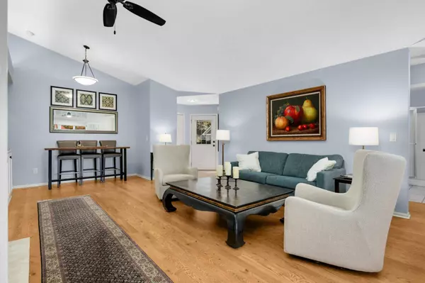 523 Lovell AVE, Roseville, MN 55113