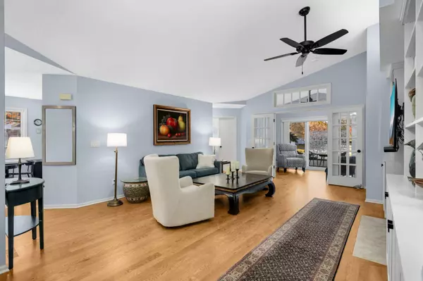 523 Lovell AVE, Roseville, MN 55113