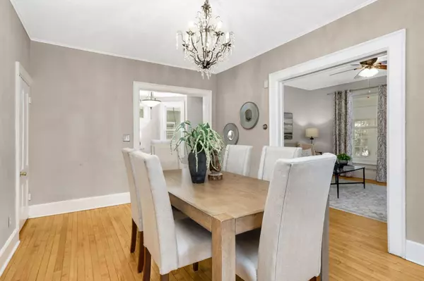 511 W 22nd ST, Minneapolis, MN 55405