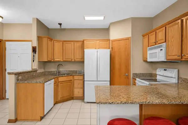 5985 Rowland RD #302, Hopkins, MN 55343