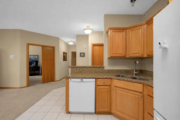 5985 Rowland RD #302, Hopkins, MN 55343