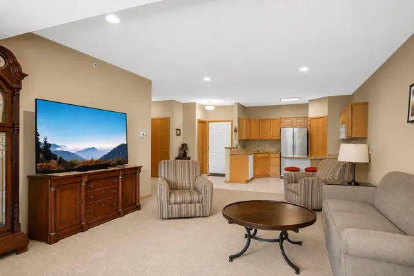 5985 Rowland RD #302, Hopkins, MN 55343