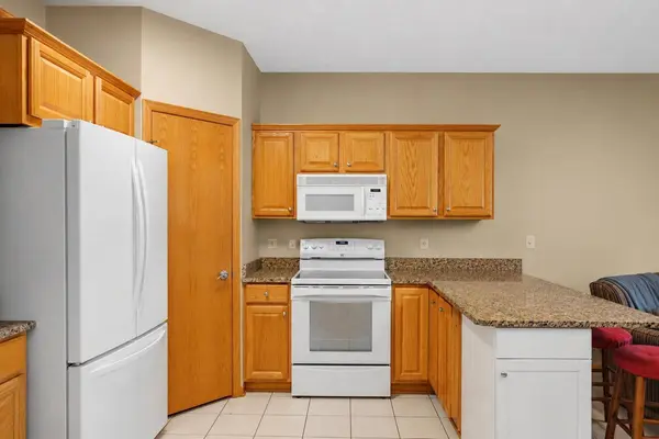 5985 Rowland RD #302, Hopkins, MN 55343