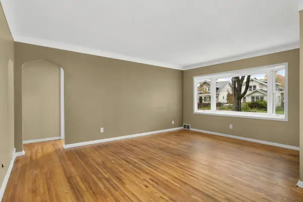 966 Hawthorne AVE E, Saint Paul, MN 55106
