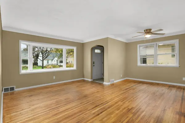 966 Hawthorne AVE E, Saint Paul, MN 55106