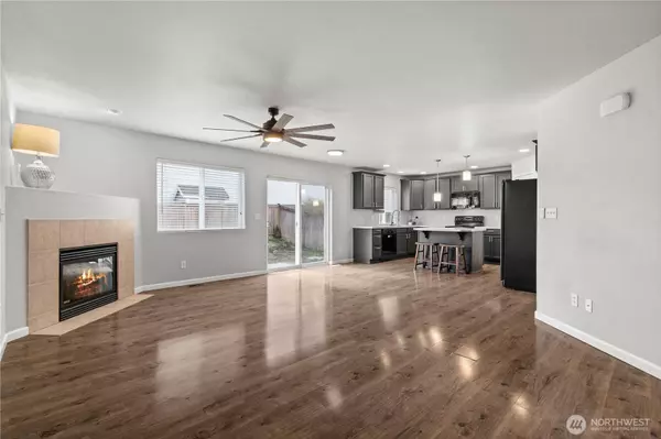 11628 188th ST E, Puyallup, WA 98374