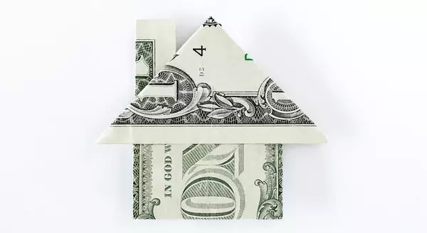 Is It Better To Buy Now or Wait for Lower Mortgage Rates? Here’s the Tradeoff