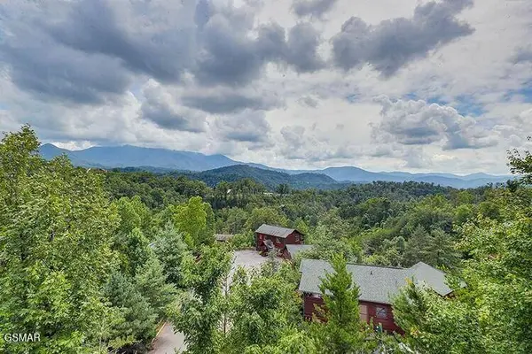 821 Great Smoky WAY, Gatlinburg, TN 37738