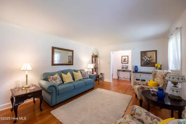 1711 Woodside DR W, Wilson, NC 27893