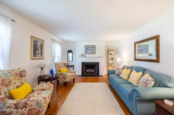 1711 Woodside DR W, Wilson, NC 27893