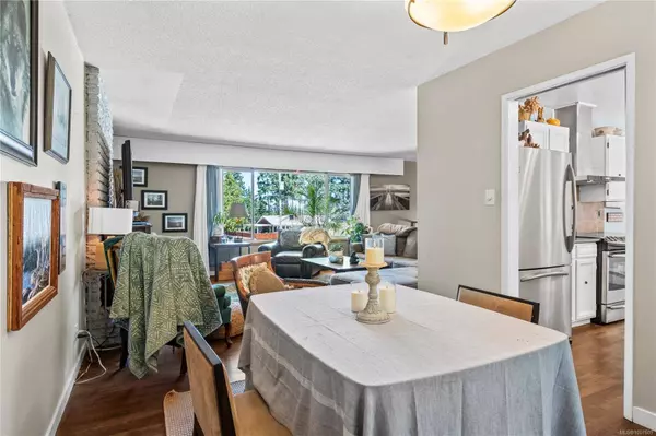 1526 Sunrise Dr, Parksville, BC V9P 1X7