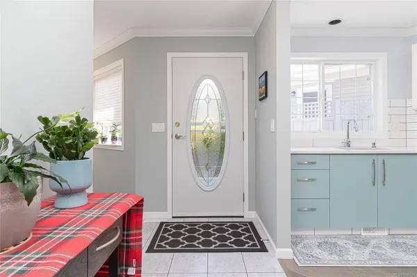 1290 Oceanside Dr, Qualicum Beach, BC V9K 2K4