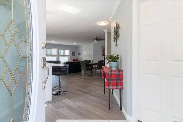 1290 Oceanside Dr, Qualicum Beach, BC V9K 2K4