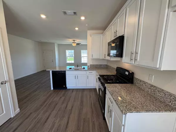 1204 E Orange ST, Avenal, CA 93204