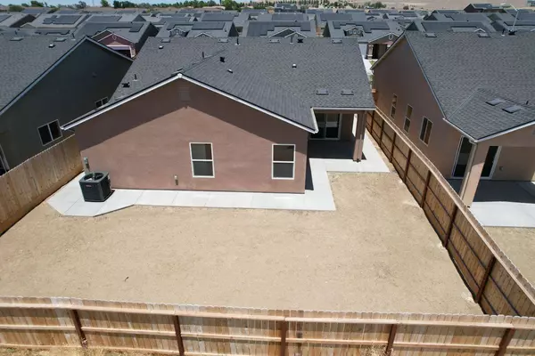 1204 E Orange ST, Avenal, CA 93204