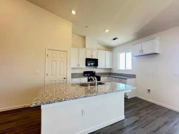 1205 E Orange ST, Avenal, CA 93204
