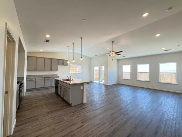 1209 E Orange ST, Avenal, CA 93204