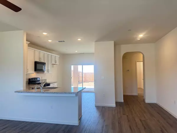 1224 E Orange ST, Avenal, CA 93204