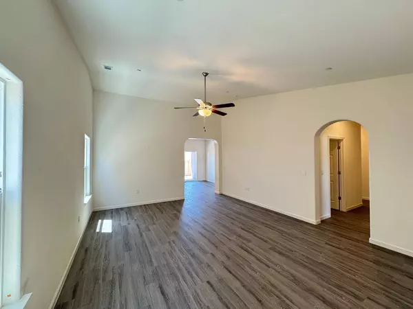 1236 E Orange ST, Avenal, CA 93204