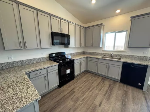 917 Grangeville AVE, Avenal, CA 93204