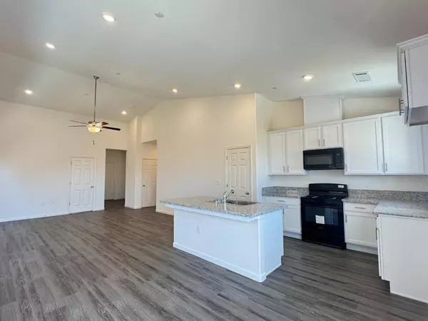 1208 E Orange ST, Avenal, CA 93204