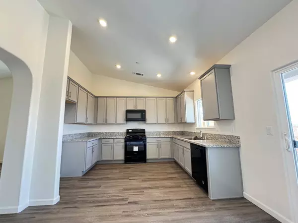 1140 E Orange ST, Avenal, CA 93204