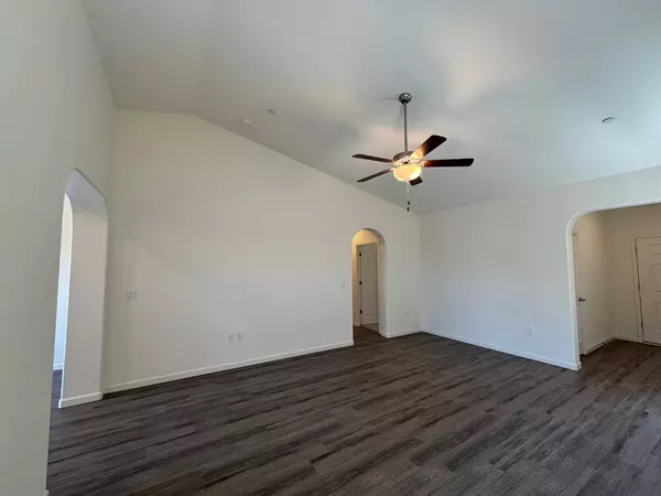 1109 E Orange ST, Avenal, CA 93204