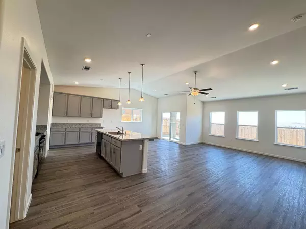 913 Grangeville AVE, Avenal, CA 93204