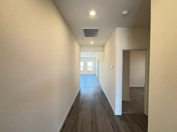 909 Grangeville AVE, Avenal, CA 93204