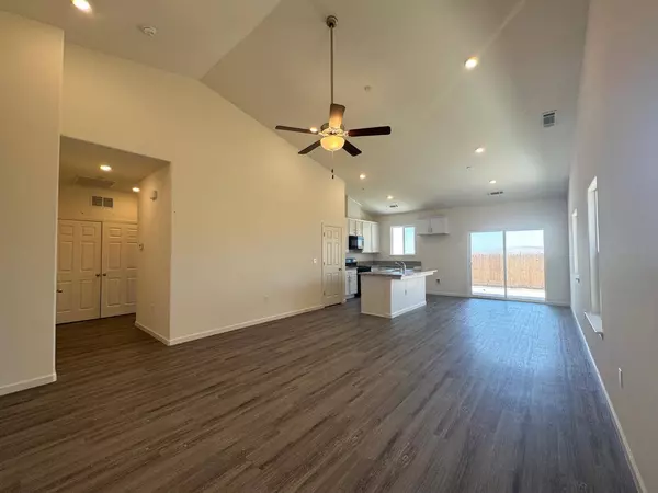 1208 E Orange ST, Avenal, CA 93204