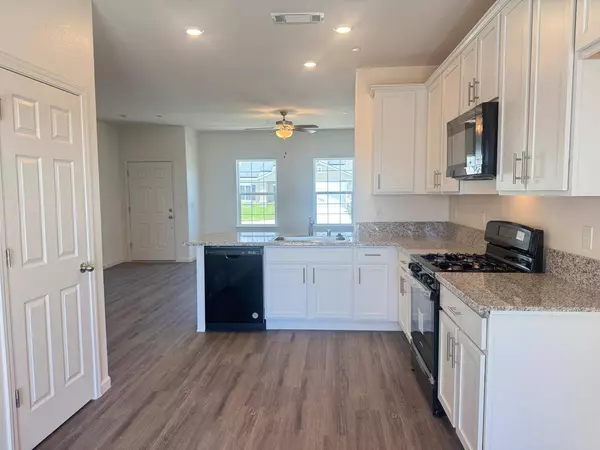 1221 E Orange ST, Avenal, CA 93204