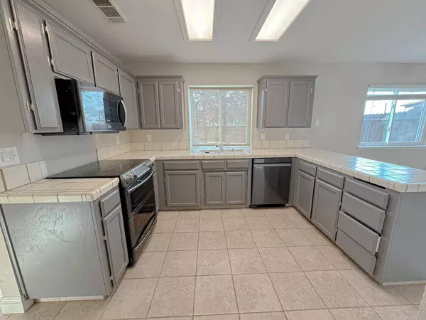 8735 N Cedar AVE #122, Fresno, CA 93720