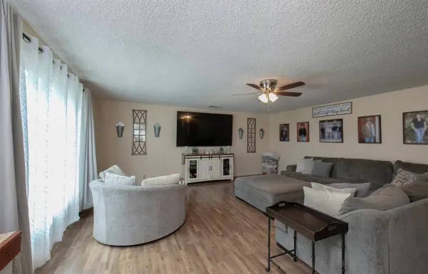 6397 W Clinton AVE, Fresno, CA 93723
