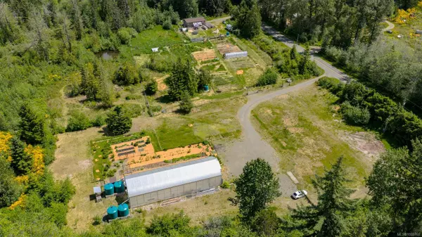 3724 Macaulay Rd, Black Creek, BC V9J 1C6