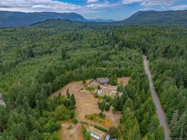 5886 Kapoor Rd, Duncan, BC V9L 6H6