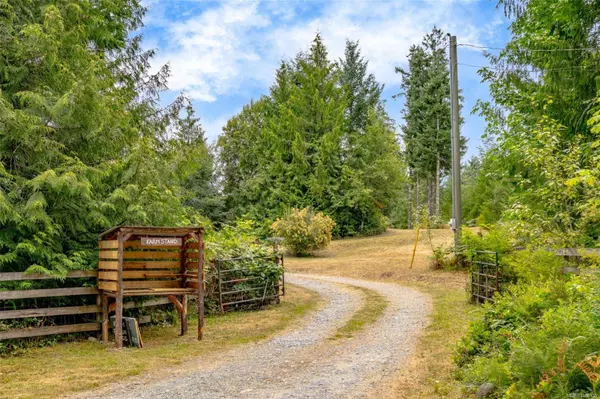 5886 Kapoor Rd, Duncan, BC V9L 6H6