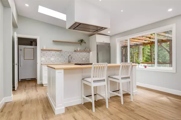 5972 Cowichan Lake Rd, Duncan, BC V9L 6H7