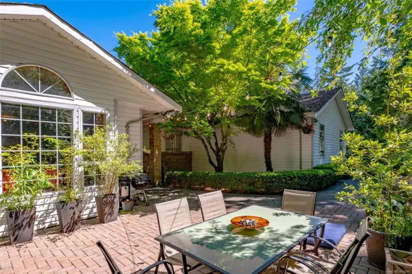 7220 Royal Dr, Lantzville, BC V0R 2H0