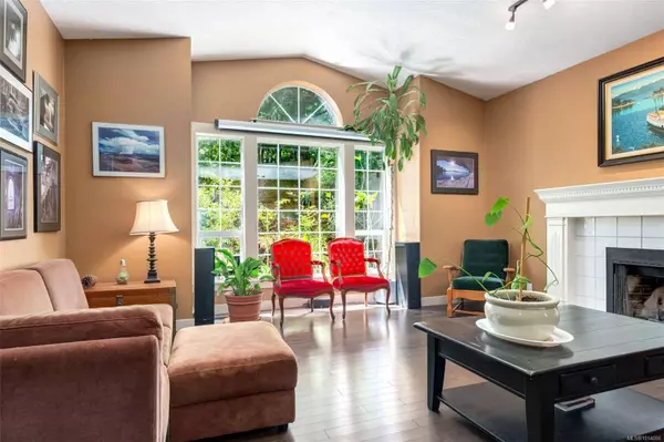 7220 Royal Dr, Lantzville, BC V0R 2H0