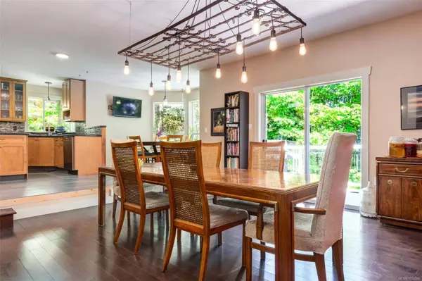 7220 Royal Dr, Lantzville, BC V0R 2H0