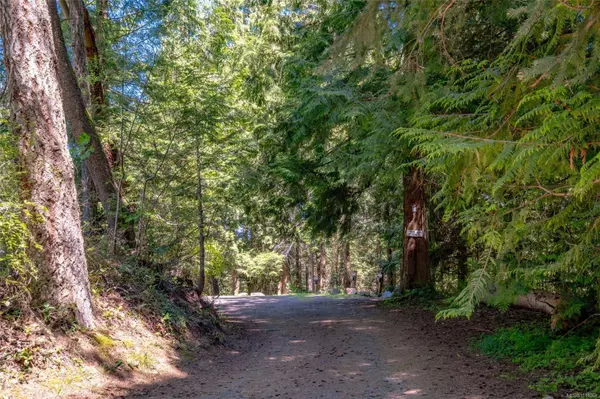 7220 Royal Dr, Lantzville, BC V0R 2H0