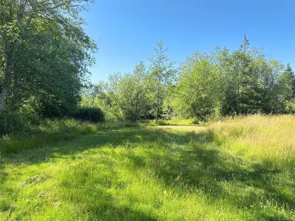 1210 Smithers Rd, Parksville, BC V2T 7Y3