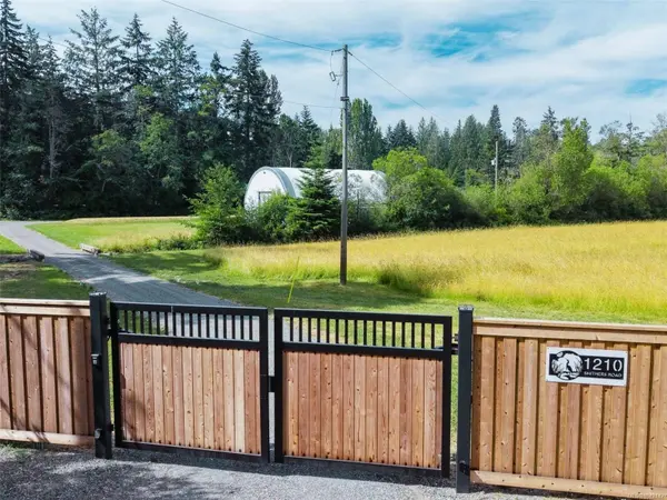 1210 Smithers Rd, Parksville, BC V2T 7Y3