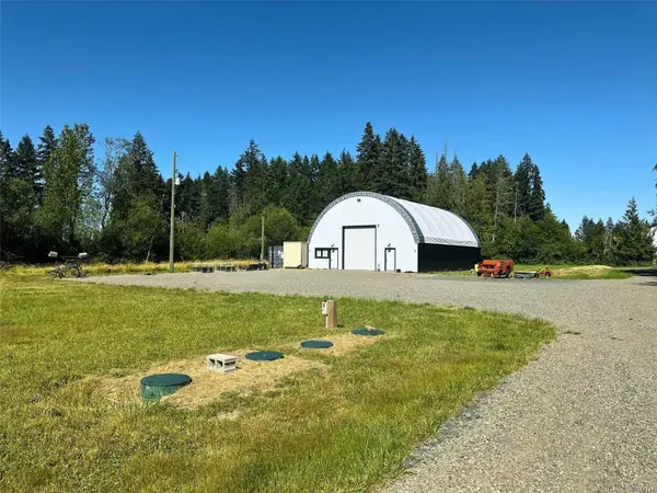 1210 Smithers Rd, Parksville, BC V2T 7Y3