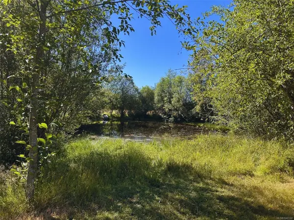 1210 Smithers Rd, Parksville, BC V2T 7Y3