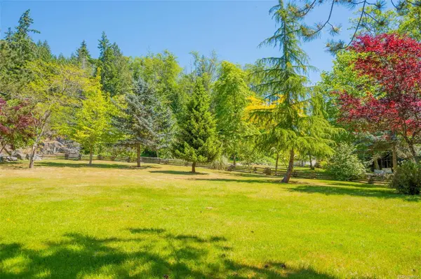 5300 Yukon Ave, Powell River, BC V8A 4H4