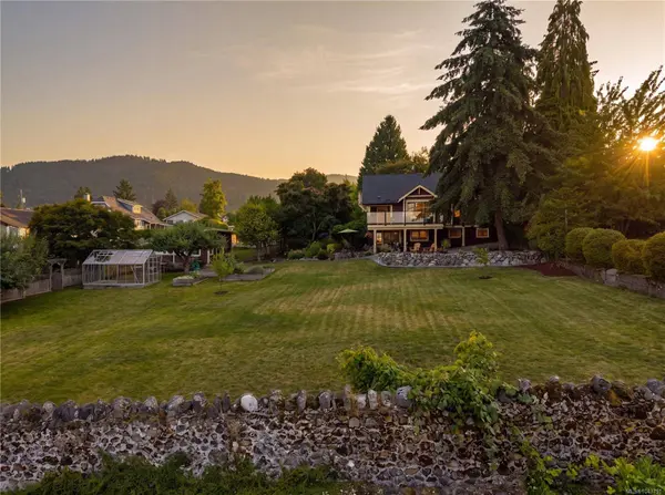 104 Forward Rd, Ladysmith, BC V9G 1S8