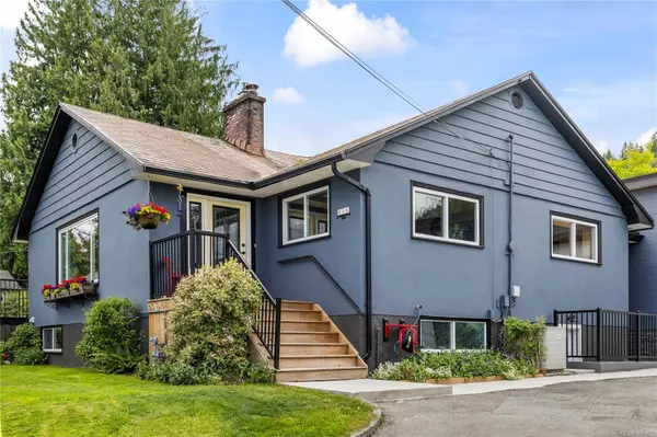 446 Davis Rd, Ladysmith, BC V9G 1V5