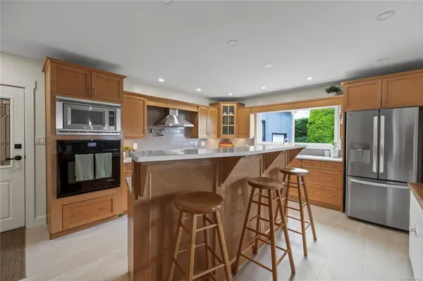 446 Davis Rd, Ladysmith, BC V9G 1V5