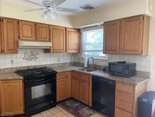 24 Vetrone Dr, Woodland Park, NJ 07424